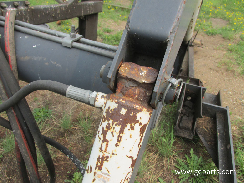 LOADER W/ BALE SPEAR